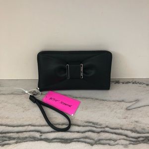 NWT 💗Betsey Johnson Black Bow Wallet/Wristlet